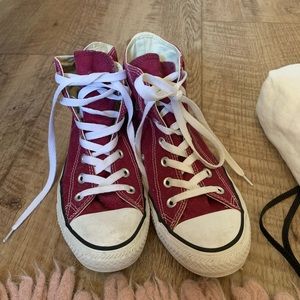 MAROON CONVERSE